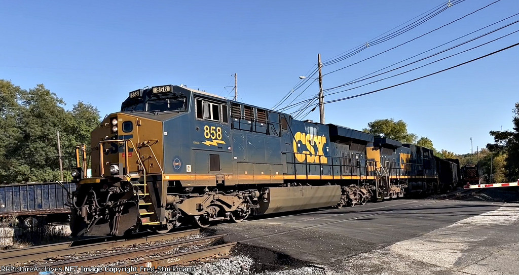 CSX 858 leads Tuesday's B157.